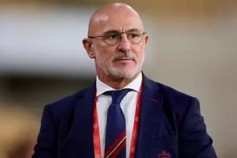 دي لا فوينتي يتحدث عن.. موهبة يامال.. أهمية رودري.. ودور موراتا